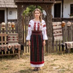 Ie traditionala Costum popular format din catrinta , brau si ie - Tania