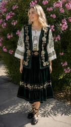Ie traditionala Costum traditional format din ie, fusta si vesta - Carmen 14