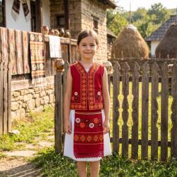 Ie Traditionala Vesta rosie cu broderie pentru fetite Draga 2