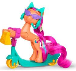 Hasbro Figurină Hasbro My Little Pony Sunny Starscout cu trotinetă (F8737) Figurina