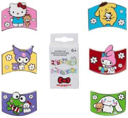  Insignă mystery Loungefly Sanrio Hello Kitty și prietenii Color Block - model aleatoriu