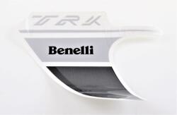 Benelli 05511P16WF00 Bal oldali matrica Benelli Váz, idomok és járműkiegészítők Matricák és járműdekoráció Egyéb matricák és dekorációs elemek