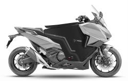 Tucano Urbano R257SPRO lábvédő takaró Yamaha 560 TMAX TECH MAX 2025+ motorkerékpárhoz (TERMOSCUD S-PRO 4 évszakos, SGAS lebegésgátló rendszerrel) TUCANO URBANO Váz, idomok és járműkiegészítők Járműtakarók és lábvéd