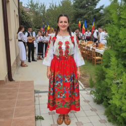Ie traditionala Set traditional format din ie si fusta 68