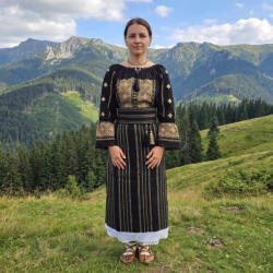 Ie traditionala Costum popular format din catrinta , brau si ie - Isabel