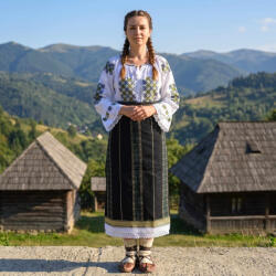 Ie traditionala Costum popular format din catrinta , brau si ie - Venus 2