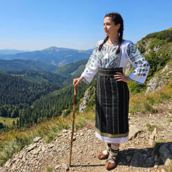 Ie traditionala Costum popular format din catrinta , brau si ie - Venus 5