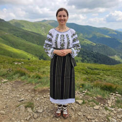Ie traditionala Costum popular format din catrinta , brau si ie - Emilia