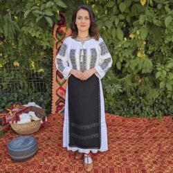Ie traditionala Set traditional format din ie , fusta si fote 104