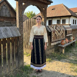 Ie traditionala Costum popular format din catrinta , brau si ie - Nadia 2
