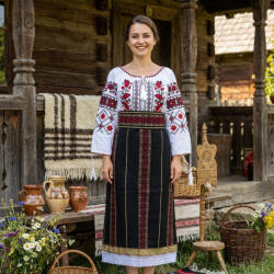 Ie traditionala Costum popular format din catrinta , brau si ie - Gheorghita 3