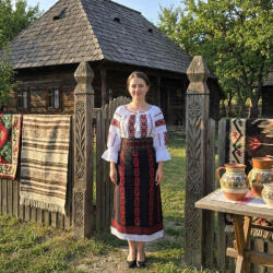 Ie traditionala Costum popular format din catrinta , brau si ie - Tania 2