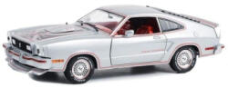  Modele auto și moto model 1/18 Ford Mustang II King Cobra in Silver Metallic with Red and Black Stripes - Greenlight - 1: 18 ( délka 25 cm )