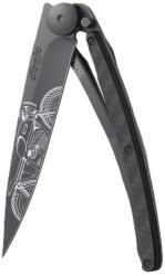 DEEJO 1GC107 TATTOO BLACK CARBON / Ultrakönnyű zsebkés karbon markolattal és tetoválással (1GC107)