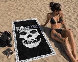 NNM prosop de plajă Misfits - Fiend - roșu - 80x160 - TOMISFIEORIG-BE