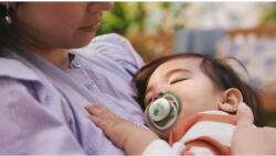 Philips Set 2 suzete Philips Avent Ultra Air SCF376/31, ortodontice, fara BPA, 6-18 luni, pentru noapte, cu buton fosforescent (SCF376/31)