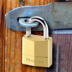 MASTER LOCK Lacat din alama solida MASTER LOCK 120EURD, corp 20mm, clasa securitate 3/10, cheie (930232) - vexio
