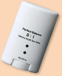 B : Lab Stick de protecție solară pentru față cu extract de matcha Matcha Airyfit Sun Stick - 15 g