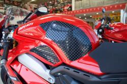 R&G RACING Protector pentru rezervor R&G RACING Eazi-Grip Evo Tank Traction Pads Set - Negru Ducati Panigale V4