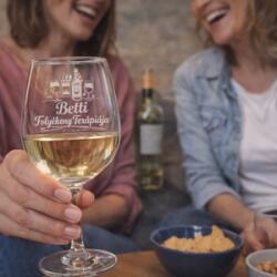 Ajándékbor kft Vicces Ajándék Gravírozott Pohár - Folyékony Terápia (POH33)