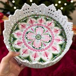 Ezera Tava decorativa cadou Craciun pictata manual cu model mandala, ceramica, 25 cm (TPMMANDCALB25)