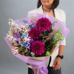 ImodFlowers Buchet cu dalii bordeaux și matthiola roz