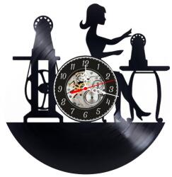  Ceas de perete decorativ realizat din disc de vinil, Model Croitoreasa la Masina de Cusut, Atelier de Croitorie, Cadran Skeleton, Negru, 30 cm