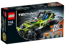 LEGO® Technic - Sivatagi versenyautó (42027)