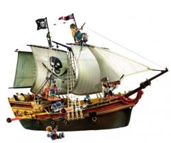 Playmobil Nava de atac a piratilor (5135)