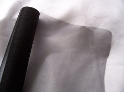  Fekete organza dekorációs anyag - 47 cm széles, 10 méter hosszú-045