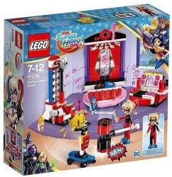 LEGO® DC Super Hero Girls - Harley Quinn hálószobája (41236)