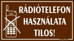  Rádiótelefon használata tilos piktogramos tábla matrica