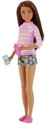 Mattel Barbie: Bébiszitter baba sötét színű hajjal