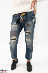 Wiya Jeans cu rupturi peticite accesorizați cu eșarfă multicoloră cu ciucuri (DY070)