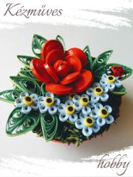 kezmuves-hobby. hu Kéknefelejcs piros virággal - Quilling Asztaldísz
