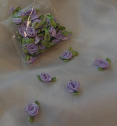 szatén rózsafej levélkével, v. lila (kb. 50 db)