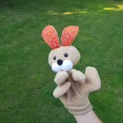 Babás Timi Nyúszi Rezső ötujjas báb