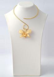 Dannyra Колие с формата на цвете с естествена орхидея в цвят ванилия Dannyra Jewels