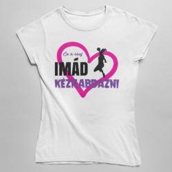  Ez a csaj imád kézilabdázni női póló
