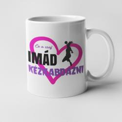 Ez a csaj imád kézilabdázni bögre