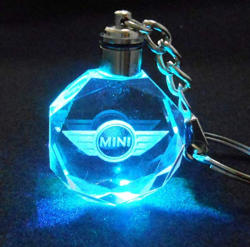Mini kulcstartó lézergravírozott váltakozó Led fénnyel (Mini)
