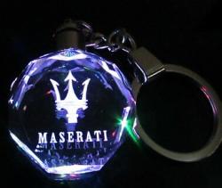  Maserati kulcstartó lézergravírozott váltakozó Led fénnyel (maserati)