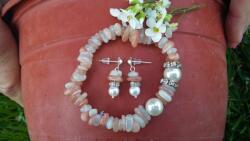  Hormonháztartást stabilizáló, menstruációs panaszokat csökkentő, fájdalomcsillapító - holdkő, napkő, tenyésztett gyöngy ásvány karkötő és fülbevaló
