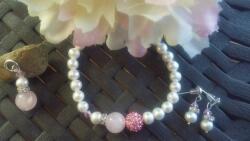  Szerelmet vonzó, régi fájdalmak feldolgozásában segítő - tenyésztett gyöngy, rózsakvarc ásvány karkötő, fülbevaló és medál