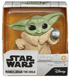 Hasbro Star Wars F12136 - Baby Yoda figurină care se joacă cu mingea (F12136)