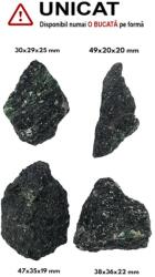 Tschermakite in Matrice Zoisit si Rubin Natural Brut - 30-49 x 20-36 x 19-22 mm - 1 Buc