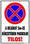  A bejárat 5m-es körzetében parkolni tilos! Tábla matrica