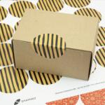  Karácsonyi lezáró matrica, 60mm átmérőjű papír körcímke; 24 darab/ív - fekete-arany csíkos