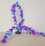 Plante de acvariu cu tulpini lungi căzute de culoare violet și albastru