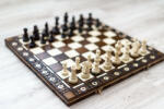  Kézzel faragott fa sakk-készlet